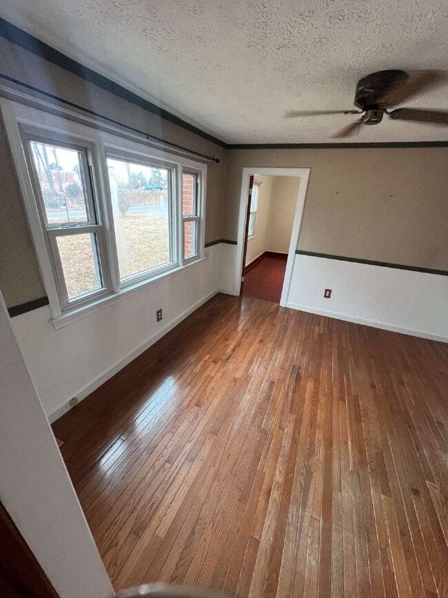 Building Photo - 1244 Mountain View Rd