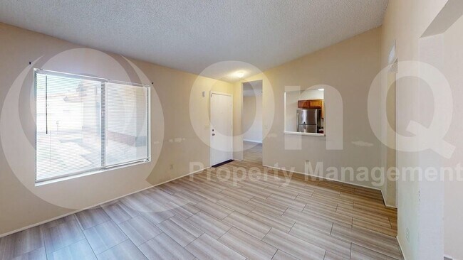 Building Photo - 1727 Elm St