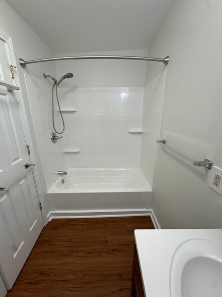 New Tub and Great Shower - 178 Carroll St