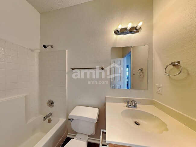 Building Photo - 6711 Flamewood Dr