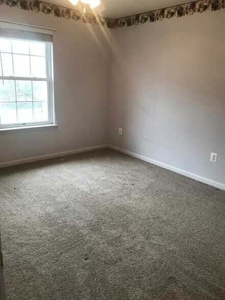 Building Photo - 205 Tilden Way