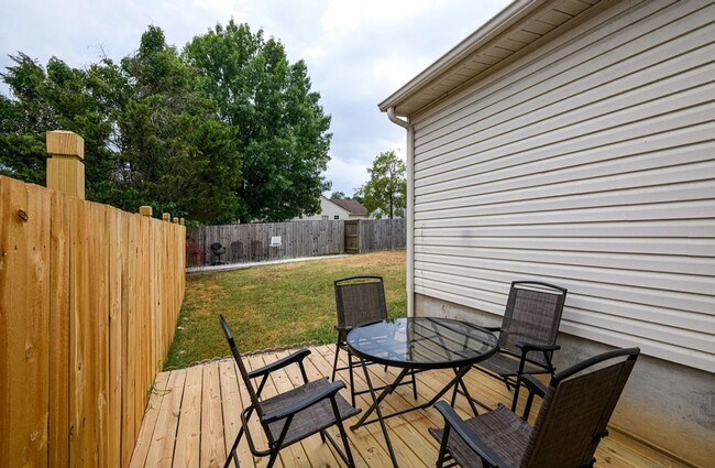 Building Photo - Three Bedroom Two Bath Home