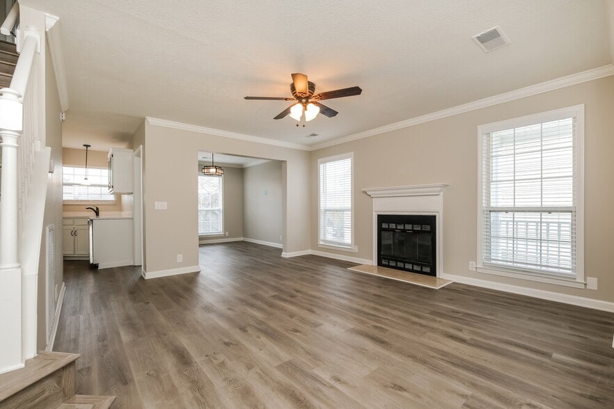 Building Photo - 3102 Creekview Ln