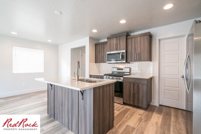 Building Photo - Innovative Design! 4 Bedroom Home in the Beautiful Desert Playa Community