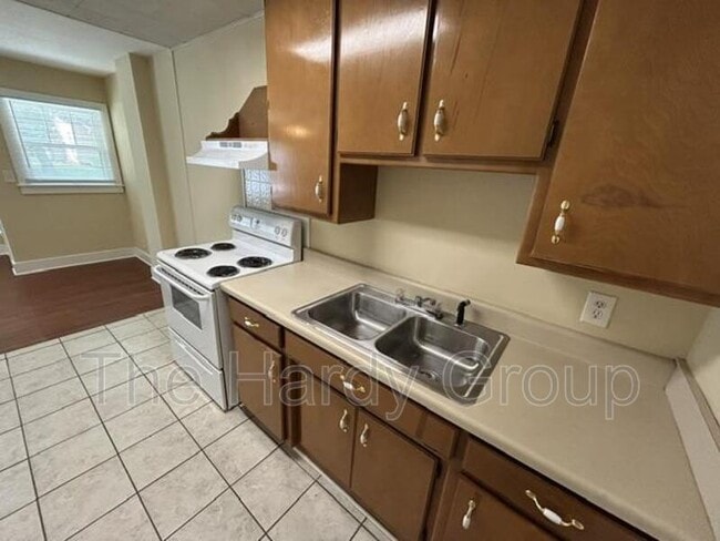 Building Photo - 413 3rd Ave NW