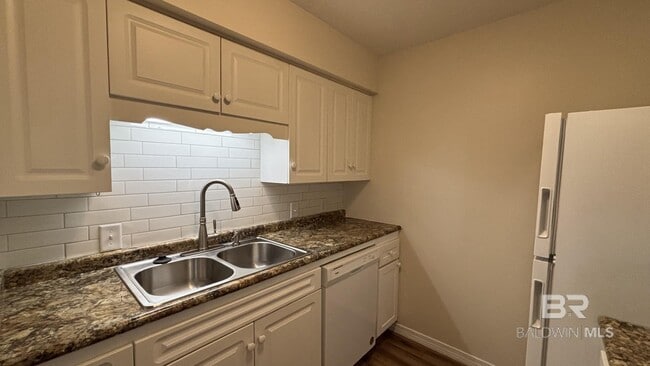 Building Photo - 110 5th St