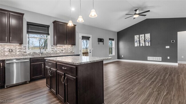 Building Photo - 6965 Chandlersville Rd