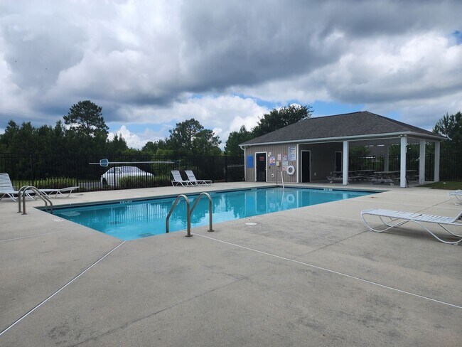 Building Photo - 208 Lockwood Ct