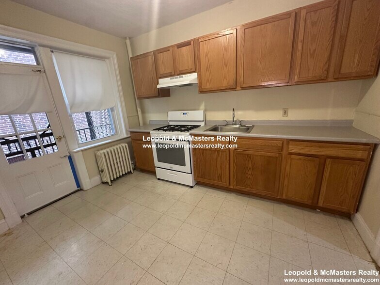 Building Photo - 76 Dunboy St