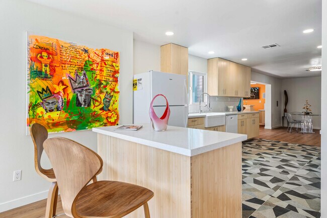 Building Photo - 117 Aliso Dr