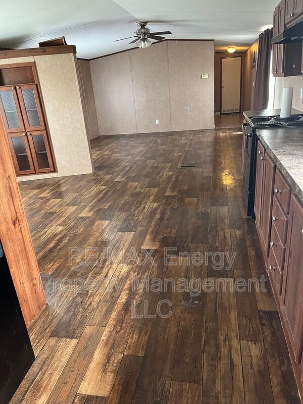 Building Photo - 10896 N Cedar Rd