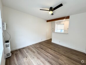 Building Photo - 1286 S Plymouth Blvd