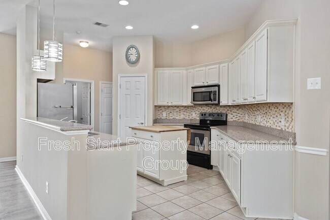 Building Photo - 414 Carriage Lake Dr