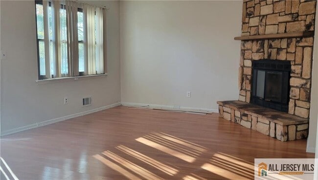 Building Photo - 6107 N Oaks Blvd