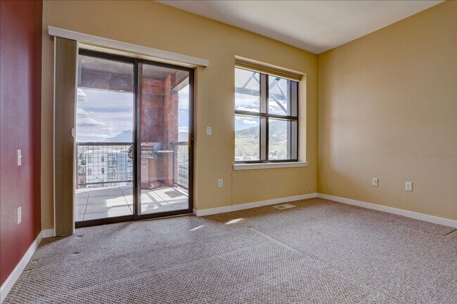 Building Photo - 4520 Broadway