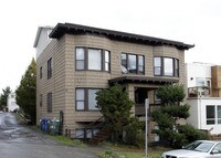 Building Photo - Quiet and Charming Tudor in Cap Hill!
