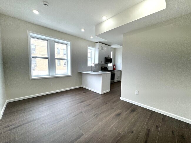 Building Photo - 565 West Side Ave