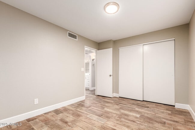 Building Photo - 2731 E Charleston Ave