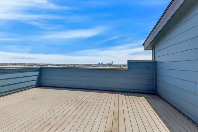 Building Photo - 1555 W 67th Ave