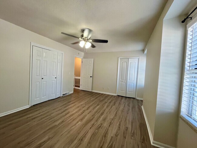 Building Photo - Charming 2 Bedroom Townhouse
