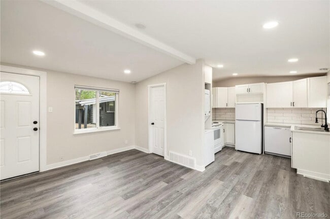 Building Photo - 7809 Greenleaf Ln