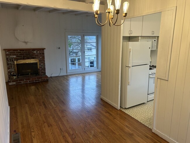 Building Photo - Wonderful 2-Bedroom 1-Bath Home