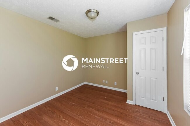 Building Photo - 5 Bedroom Pet-Friendly Home in Murfreesboro, TN with Main Street Renewal