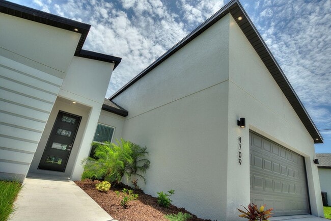 Building Photo - 2354 Littlefield Ln