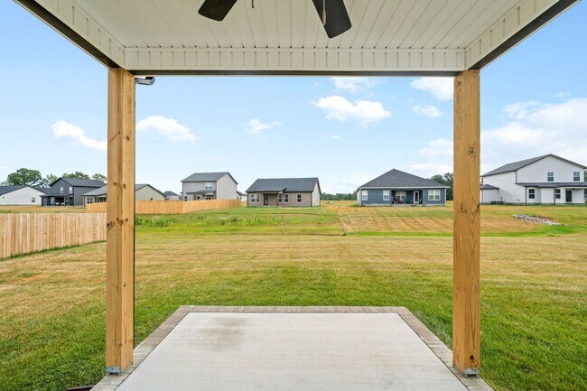 Building Photo - Pet Friendly Three Bedroom!