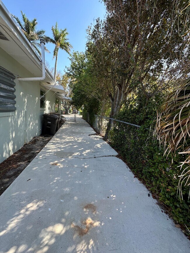 Building Photo - 415 49th St