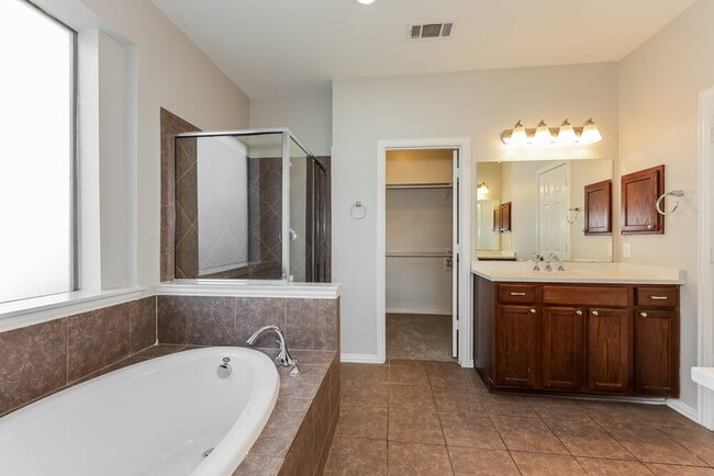 Building Photo - 12701 Campolina Way