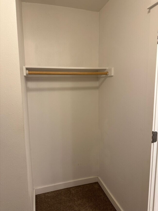 Building Photo - Updated 4 bedroom 2 bath house in Eugene!