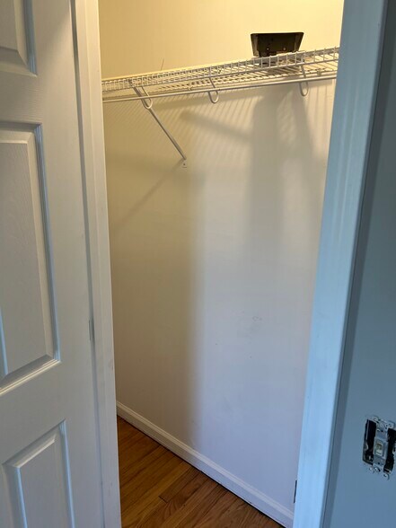 Building Photo - 864 Ashwood Dr
