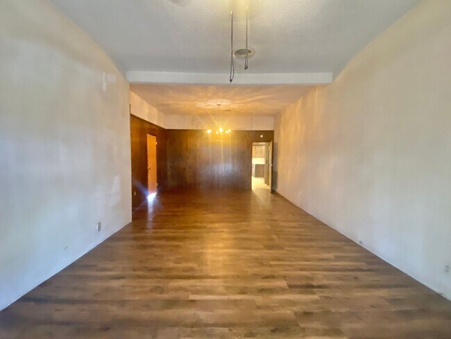 Building Photo - 2019 42nd St