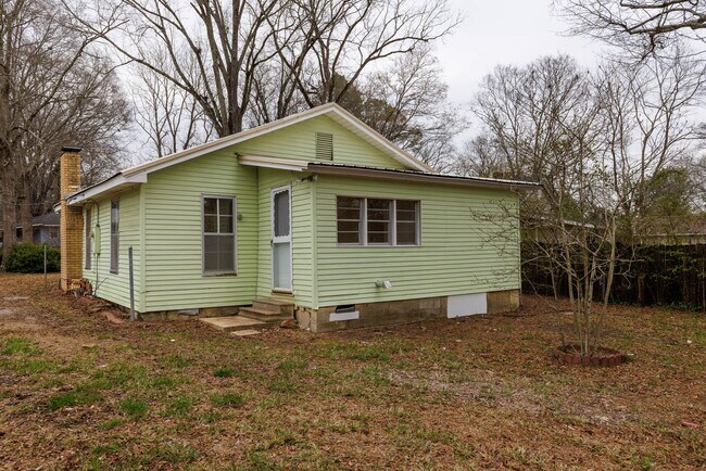 Building Photo - 2 Bedroom Charmer in heart of Columbiana