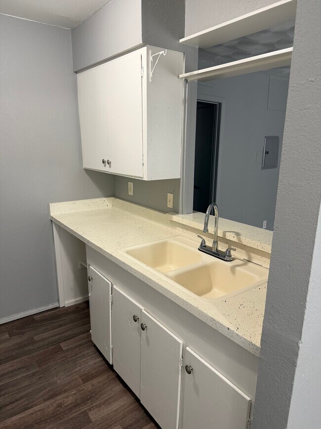 Building Photo - Pine Street Terrace