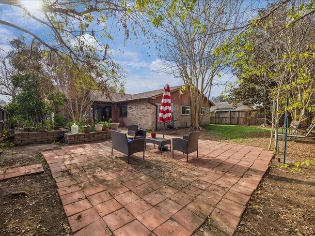 Building Photo - 3902 Broken Elm Dr