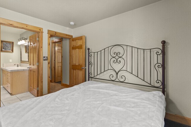 Building Photo - 307 Heath Dr