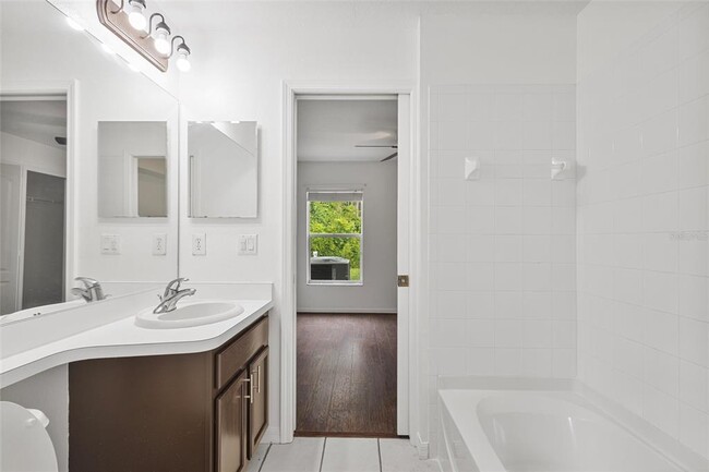 Building Photo - 10462 Lucaya Dr
