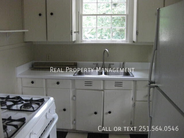 Building Photo - 335 Azalea Cir W