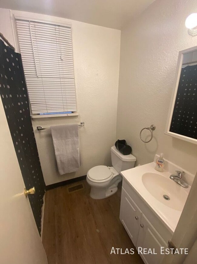 Building Photo - 1526 Lowell Blvd