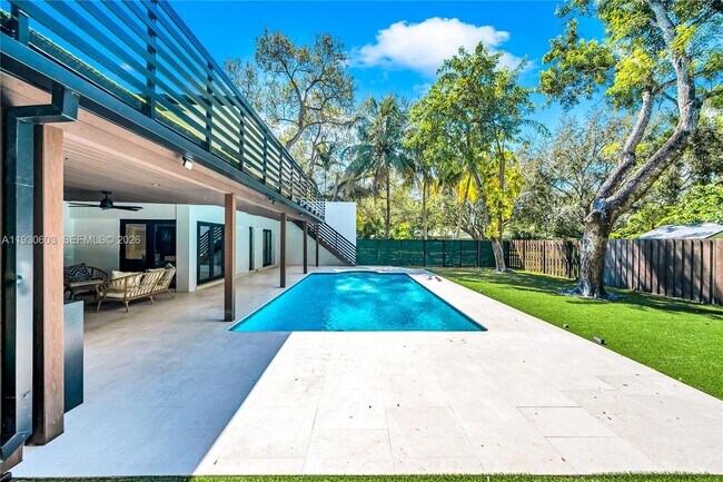 Building Photo - 11340 SW 74th Ct