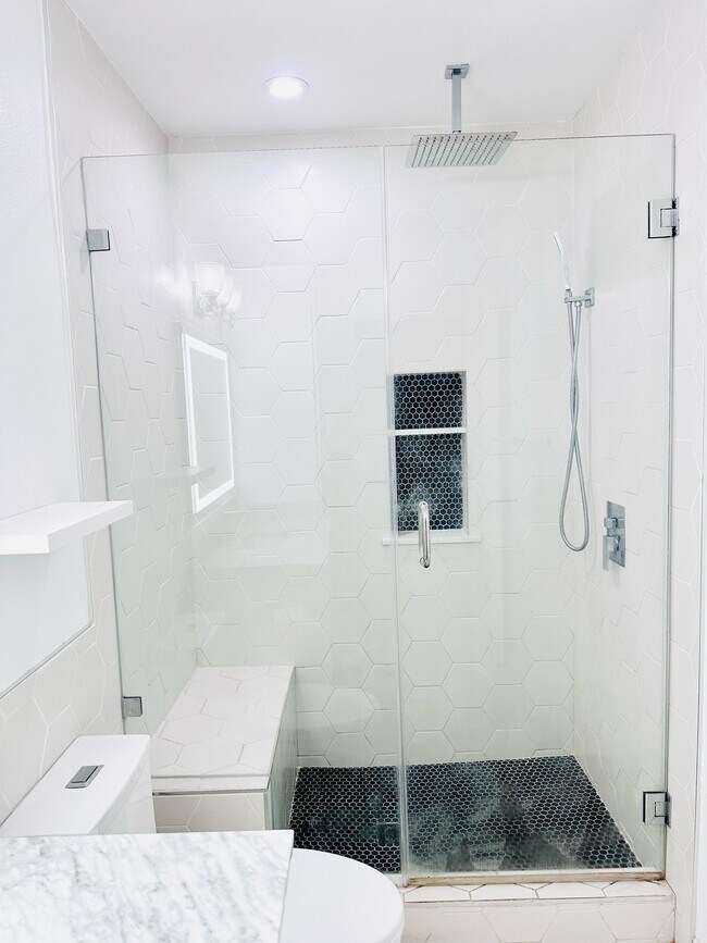 Building Photo - 4408 Laurelgrove Ave