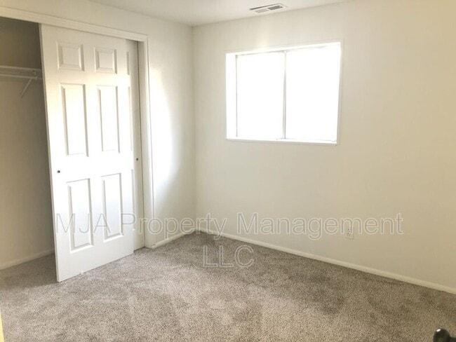 Building Photo - 4936 S La Brea St