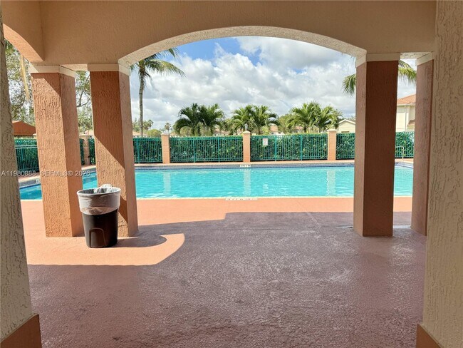 Building Photo - 2920 SE 13th Ave