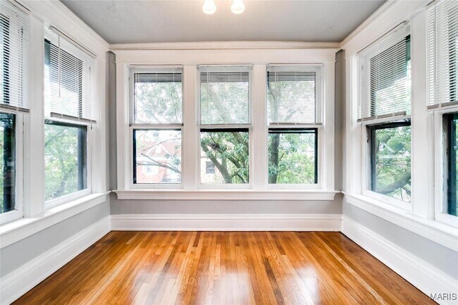 Building Photo - 4166 Russell Blvd