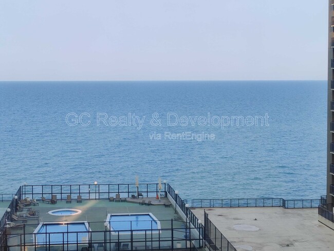 Building Photo - 6030 N Sheridan Rd