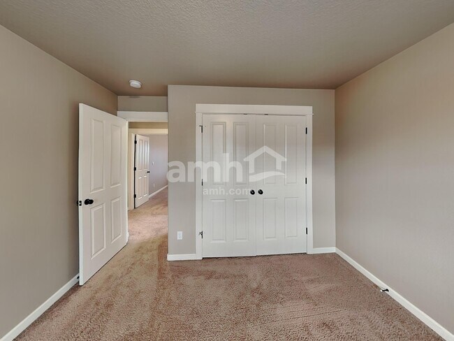 Building Photo - 468 Tulip Ave