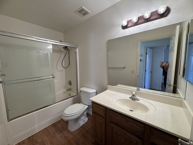 Building Photo - 2728 Southern Ave