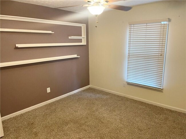 Building Photo - 2956 Spring Lake Dr